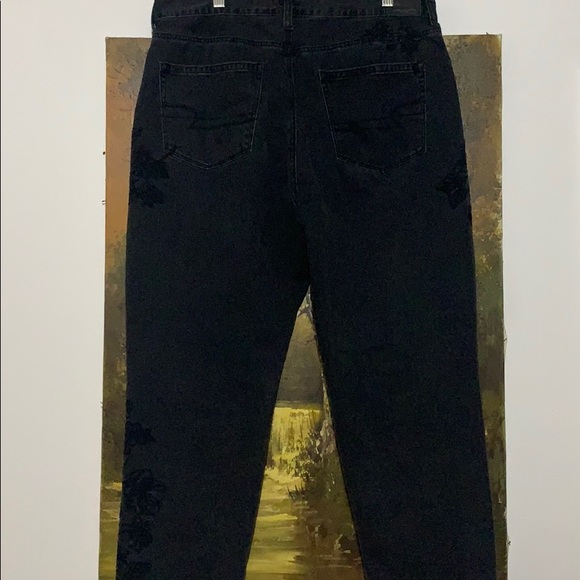 American Eagle Outfitters Embroidered Mom Jeans - Picture 5 of 8